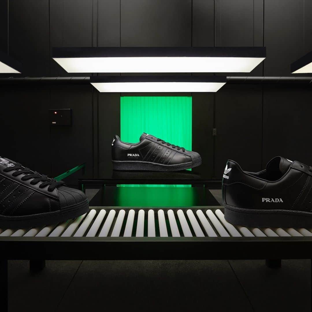 HYPEBEASTさんのインスタグラム写真 - (HYPEBEASTInstagram)「@hypebeastkicks: @prada and @adidasoriginals are back with their second drop of the Prada Superstar. Coming in monochrome black, white with black, and chrome silver with white, the shoe has been executed by Prada’s footwear specialists in full-grain leather, and sees branding hits on the side and tongue. All three pairs are set to launch on September 8.⁠⠀ Photo: @adidas」8月31日 18時21分 - hypebeast
