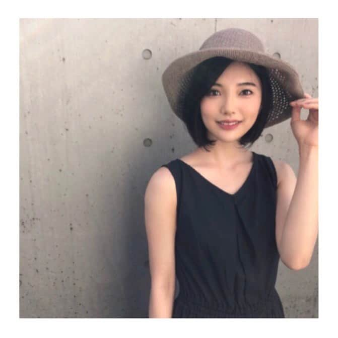 山本亜依さんのインスタグラム写真 - (山本亜依Instagram)「. 本日25歳の誕生日を迎えました。 24歳。日々学び、出会い、 悩み、楽しみ、積み上げ、 私なりにまた一歩成長できた 1年でした🍀楽しかった😊！ いつも温かく支え、 見守ってくれている大切な家族。 大好きな事務所の皆さん。 そして応援してくださっている 皆様に感謝の気持ちでいっぱいです。 いつも本当にありがとうございます✨ 25歳も自分らしく、気持ちを上向きに 駆け抜けていくぞ〜！🏃🏻‍♀️💨」8月31日 18時34分 - ai__yamamoto_