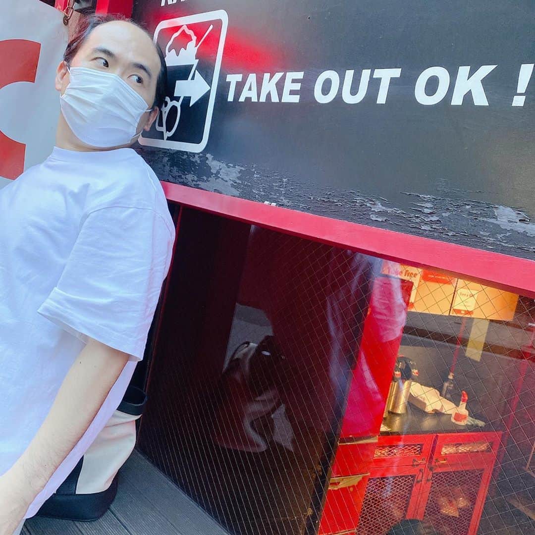 斎藤司のインスタグラム：「涼しいよ！！ 若者たちよすまない！ 夏早く終わってほしい！爆  #氷 #夏 #終わり」