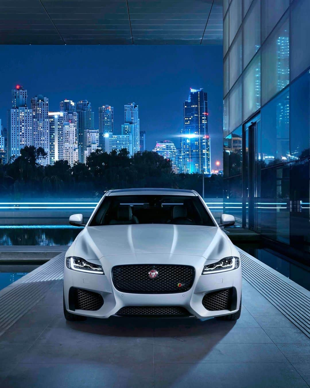 Jaguarさんのインスタグラム写真 - (JaguarInstagram)「Compromises are for others.   #Jaguar #XF #Premium #Luxury #Business #Performance #Sport #Saloon #SportsCar #CarsofInstagram」8月31日 19時00分 - jaguar