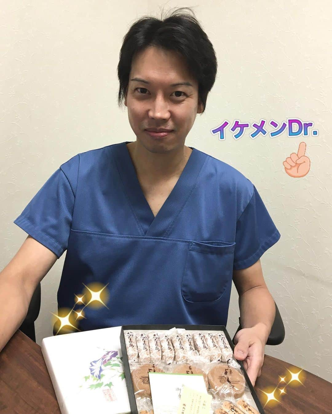 高須クリニック名古屋院さんのインスタグラム写真 - (高須クリニック名古屋院Instagram)「皆様こんにちは。 本日で8月が終わり、夏も終わって食欲の秋がやって来ますね😍✨ 先日Dr.内堀のご指名の患者様より差し入れを頂きました。 いつもお気遣い頂き、ありがとうございます💕 先生のご好意でスタッフみんなと美味しく頂きました😍💕 ・ もうすぐ9月に入るのにまだまだ暑く日差しも強いですね！💦 しばらくこの暑さが続くと思いますので、熱中症にお気をつけてくださいね。 それと、ずっと人気のダイエットに関する治療はまだまだ役に立ちそうですね🤔✨笑 ・ 名古屋院では、#GLP-1 #ダイエット注射や #クールテックスディファイン #ダイエット美肌点滴 #脂肪溶解注射 #脂肪吸引　などたくさん治療項目がありますので、ご興味のある方がいらっしゃいましたらまずご相談頂ければ、ぴったりなダイエット方法をお伝え致します☝🏻✨ イケメンの内堀先生が名古屋院でお待ちしております🤗💕 内堀先生とご一緒にダイエットしませんか？💪✨笑 ・ ・ 【ご予約・お問い合わせ】 ☎️ 052-564-1187 📩 nagoya@takasu.co.jp 📱 @takasuclinic_nagoya ↑インスタのプロフィール画面からも直接コンタクトが取れます📲 【名古屋院ドクターのアカウント】 幹弥先生📱 @takasumikiya 英津子先生📱 @etsuko_takasu 森本先生📱 @takasuclinic_dr.morimoto 湯田先生📱 @takasu.dr.yuda 佐野先生📱 @takasuclinic_dr.sano 内堀先生📱 @uchibori_takasuclinic ・ #高須クリニック名古屋院 #高須クリニック #高須幹弥 #高須英津子 #美容整形 #整形したい #ヒアルロン酸 #ボトックス #ニキビ #たるみ #レーザー治療 #名古屋 #二重整形 #鼻整形 #美容好きな人と繋がりたい #可愛くなりたい #綺麗になりたい #綺麗になりたい人と繋がり #プチ整形 #整容手术 #微整 #变美 #痩身」8月31日 19時00分 - takasuclinic_nagoya