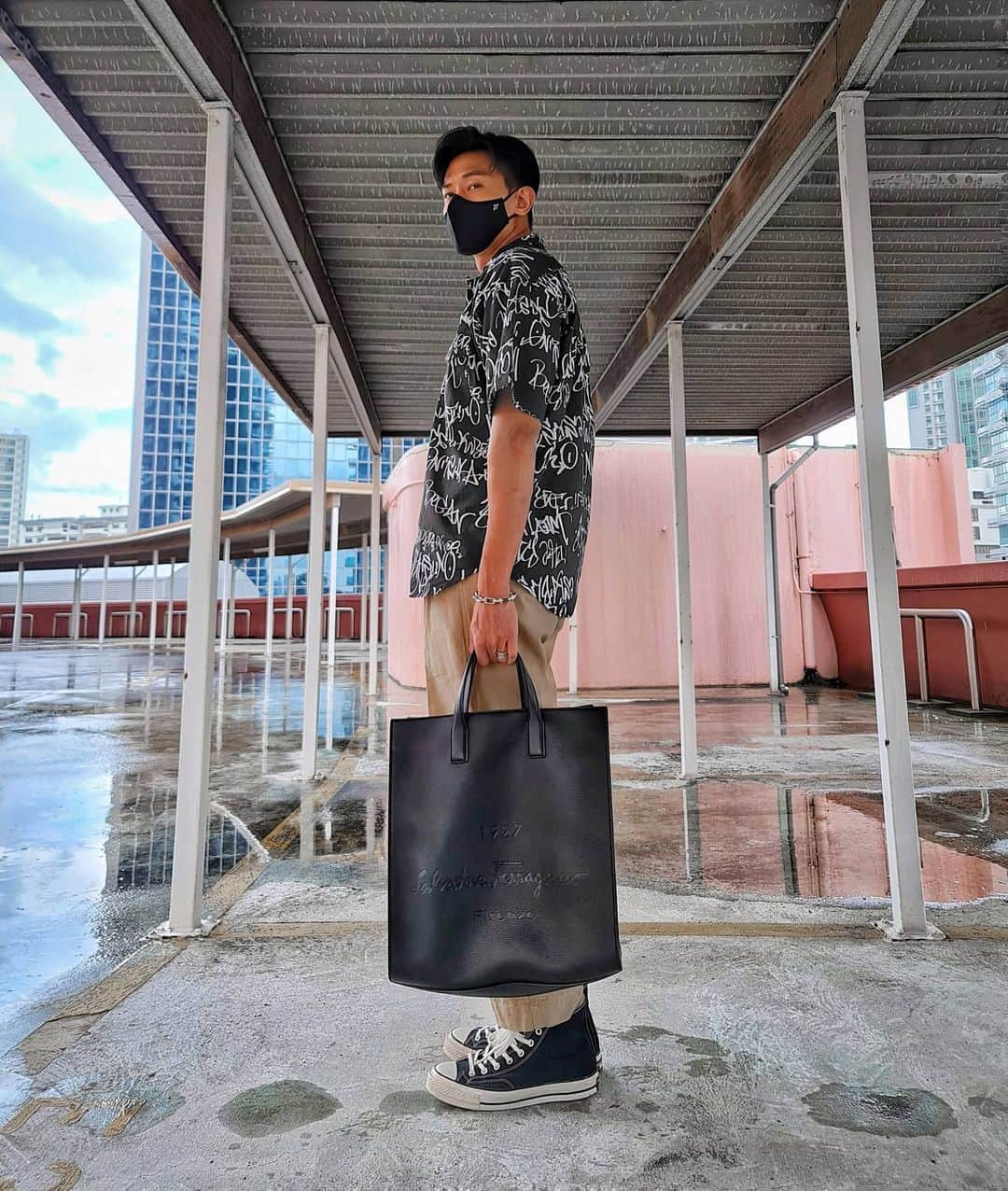 デスモンド・タンのインスタグラム：「The road to success is dotted with many tempting parking spaces. Noooope, keep moving! It will only get better! 💪 累了就歇一歇，但不要停下来! 加油!」
