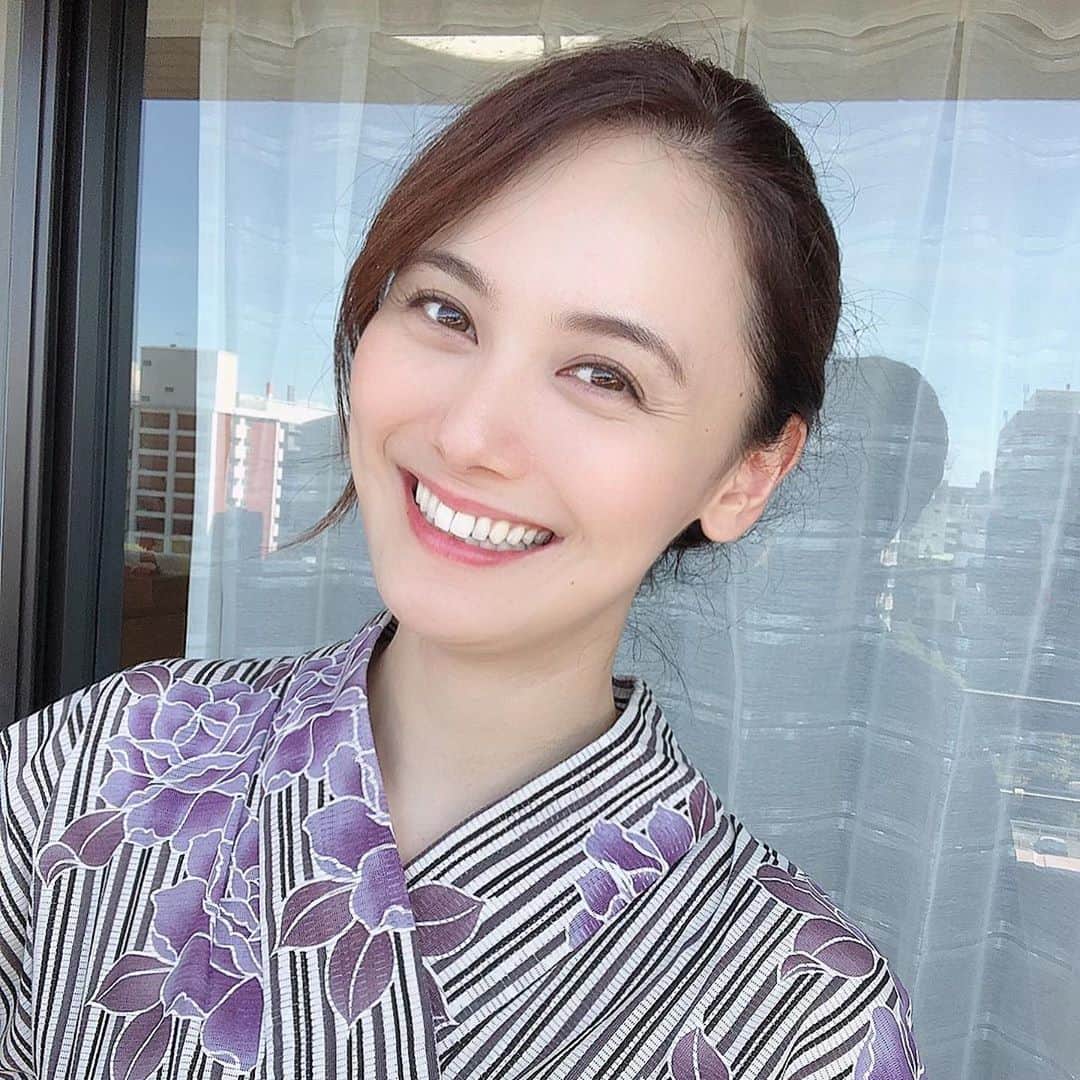 のインスタグラム：「8月最後の夏らしいこと、やっぱりおうち浴衣でした😆🌻 ・ #浴衣 #夏らしいこと #夏満喫 #おうち浴衣 #ゆかた #👘❤️ #yukata #yukata👘 #夏の終わりに #涼しい #猫好きさんと繋がりたい #catlover #夏の装い #8月最後の日 #夏 #日本の夏 #japanesesummer #和」