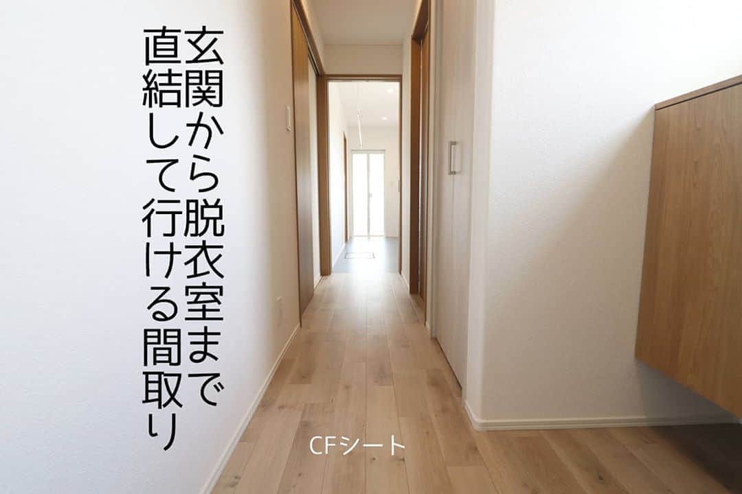 有限会社 稲葉製材住宅のインスタグラム：「セパレート玄関で脱衣室まで直で行ける間取りです🙌 泥遊びや部活などで汚れた体のまま行く事が出来ます👍 床は掃除がしやすいようにビニール製の床で仕上げています😄 敷地や予算に余裕があると取り入れてみたいポイントですね🙉🙉🙉  #玄関 #セパレート玄関 #ボルダリングのある家 #雲梯 #自然素材 #楽しい暮らし #高性能住宅 #家 #家づくり #マイホーム #暮らしやすい家 #使いやすい家 #丁寧な家づくり #庭のある暮らし #家具と暮らす #暮らし #楽しい暮らし #ナチュラル #工務店 #新築 #リフォーム #リノベーション #注文住宅 #熊本 #玉名 #山鹿 #稲葉製材住宅 #イナバ  家族の未来、地球の未来を考えた家づくり 施工対応エリア 玉名、山鹿、荒尾、熊本市 県北メイン」