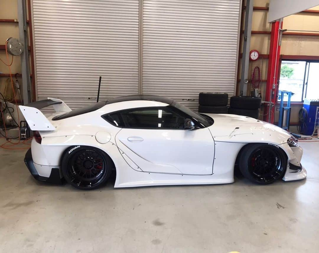 Wataru Katoさんのインスタグラム写真 - (Wataru KatoInstagram)「LBWK LIBERTY WALK  NEW LB★WORKS SUPRA 90🙂  石川県のTHX&COさんのLB★コンプリートカーまもなく完成🙂  @thxandco_kanazawa  @toyota_jp  @toyotaracing  @toyotausa  #libertywalk #libertywalkkato #lbworks #lbnation #lbperformance #drift #bride  #stance #toyotasupra #supra90 #supra90custom  #fiexhaust  #airrexairsuspension  #widebody #ltmw #libertywaljeu #usa #rdb #fivex #japan #hks #yokohamatire  #thx&co」8月31日 19時09分 - libertywalkkato