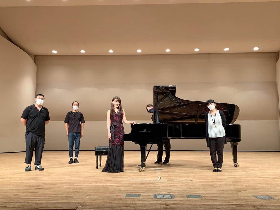 長富彩さんのインスタグラム写真 - (長富彩Instagram)「今日はとある収録でアミティホールへ😊❤️ 素敵なスタッフさん達のおかげで素敵な時間になりました。 そして… ホール最高！！！  楽しみにしていてくださいね。  #pianist #japan #piano #music #followｍe」8月31日 19時12分 - nagatomiaya