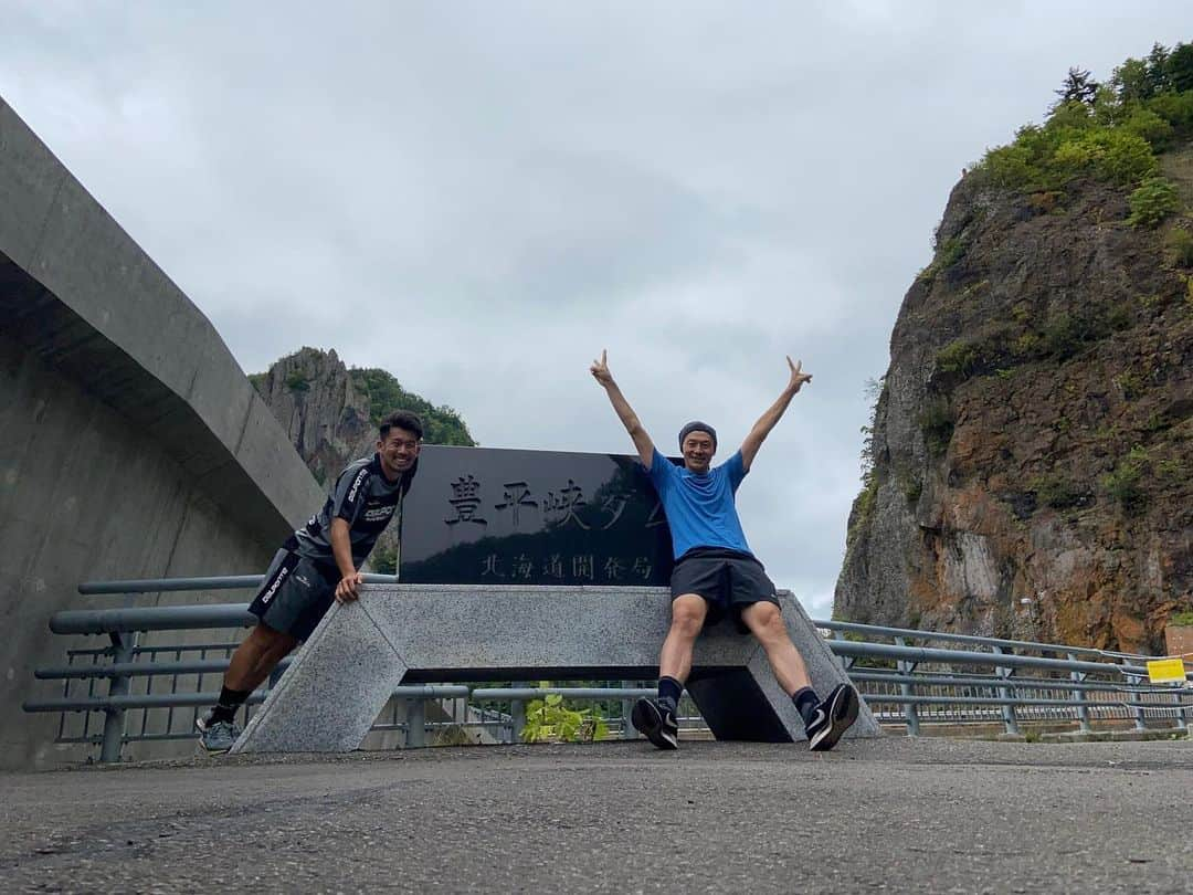 河合竜二さんのインスタグラム写真 - (河合竜二Instagram)「定山渓をランニング💨  からの、  豊平峡温泉♨️  コーディネーターは元エスポラーダ北海道のゴレイロの三浦拓🦍  良き休日となりました☺️  #高所恐怖症 #ダムの写真は三浦拓」8月31日 19時25分 - ryuji.kawai444