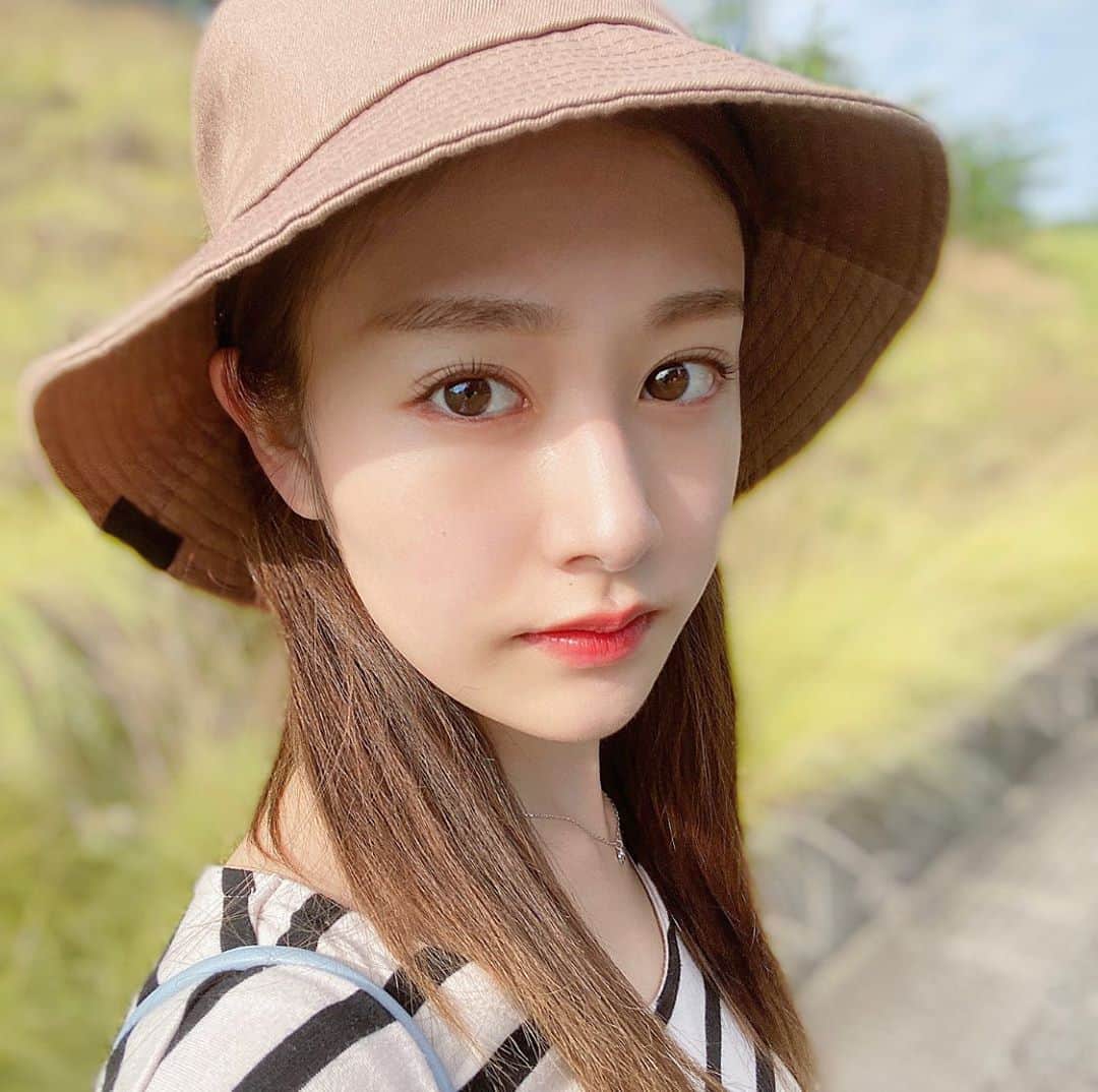 加藤美南のインスタグラム：「じーっ😯」