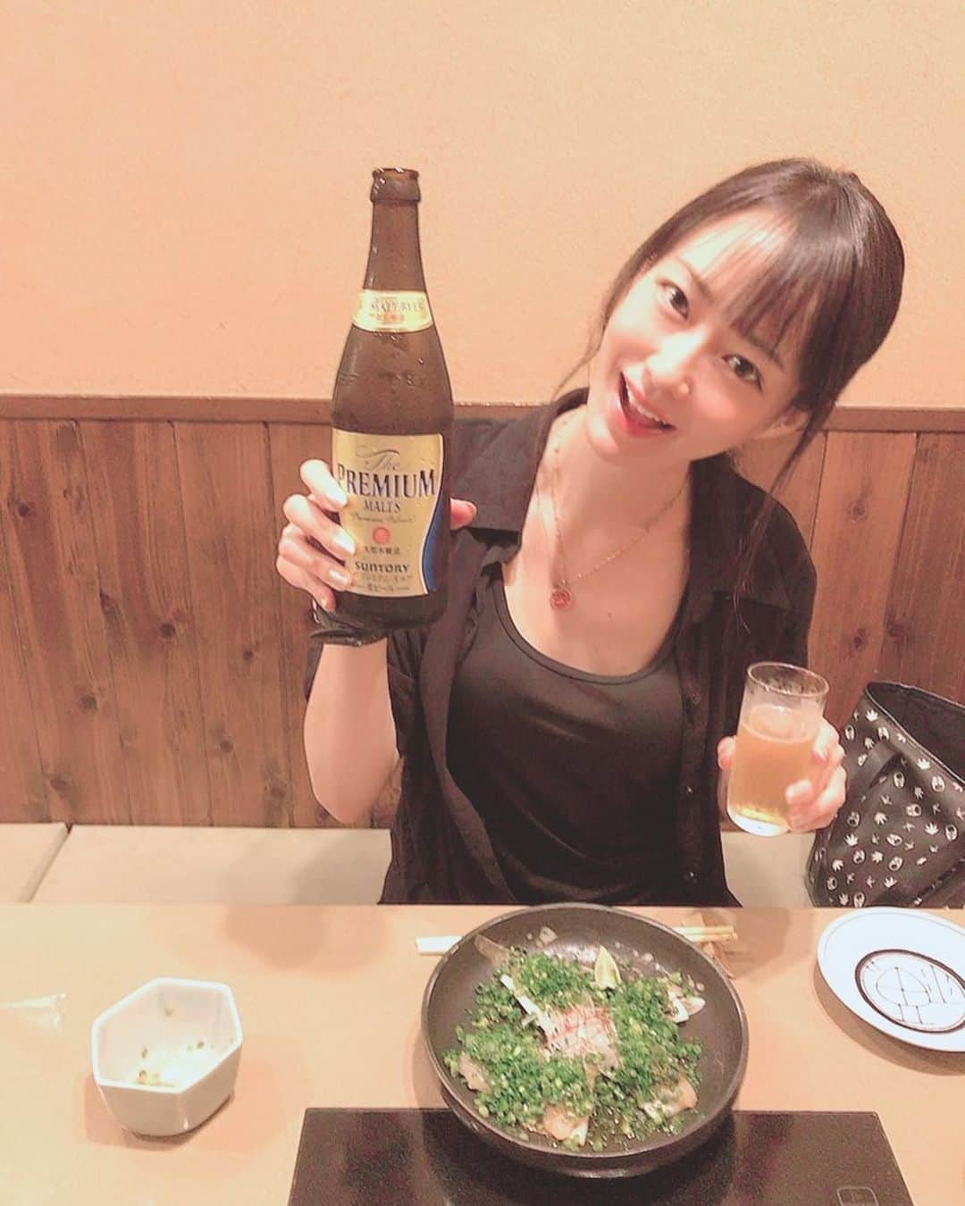 吉山りささんのインスタグラム写真 - (吉山りさInstagram)「フグぶつ最高🥺  3皿は食べたい🐡🐡🐡  雑炊は要らない😂  #フグ #ふぐ #玄品ふぐ が#大好き #養殖 が好き  #ふぐブツ あげるからおいでって言われたらマジでついて行っちゃいそうなくらい好き💕 #河豚 高級店のフグより圧倒的に玄品ふぐのふぐブツ🙇🏻‍♀️ #ずーっと食べていられる いや #ずーっと食べていいたい💘 #玄品ふぐ が好き過ぎてバイト調べた事あったもん😂 #吉山りさ #モデル #お酒好きかも女子  #ヒレ酒 は最高 #🐡 #ビール女子  死ぬまでにたらふくふぐブツ食べまくりたい💕  #ヘルシー #healthy #魚  #手酌酒 は出世しない  あーあ😂」8月31日 19時22分 - oreorerisa