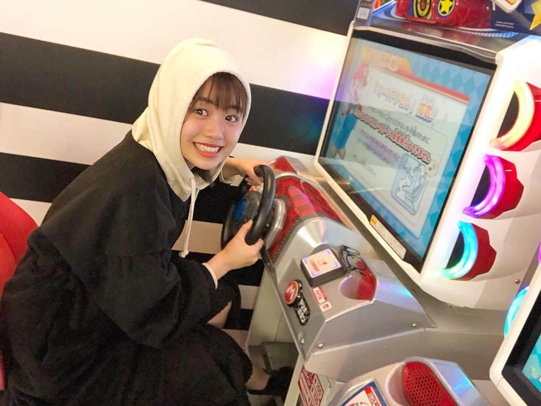 多田成美のインスタグラム：「. 半年前にマリオカートをした時の写真🚗 友達に小学生のときからマリオカートやってるからと自慢したのにもかかわらず、あっさり負けて恥ずかしかったです（笑）」