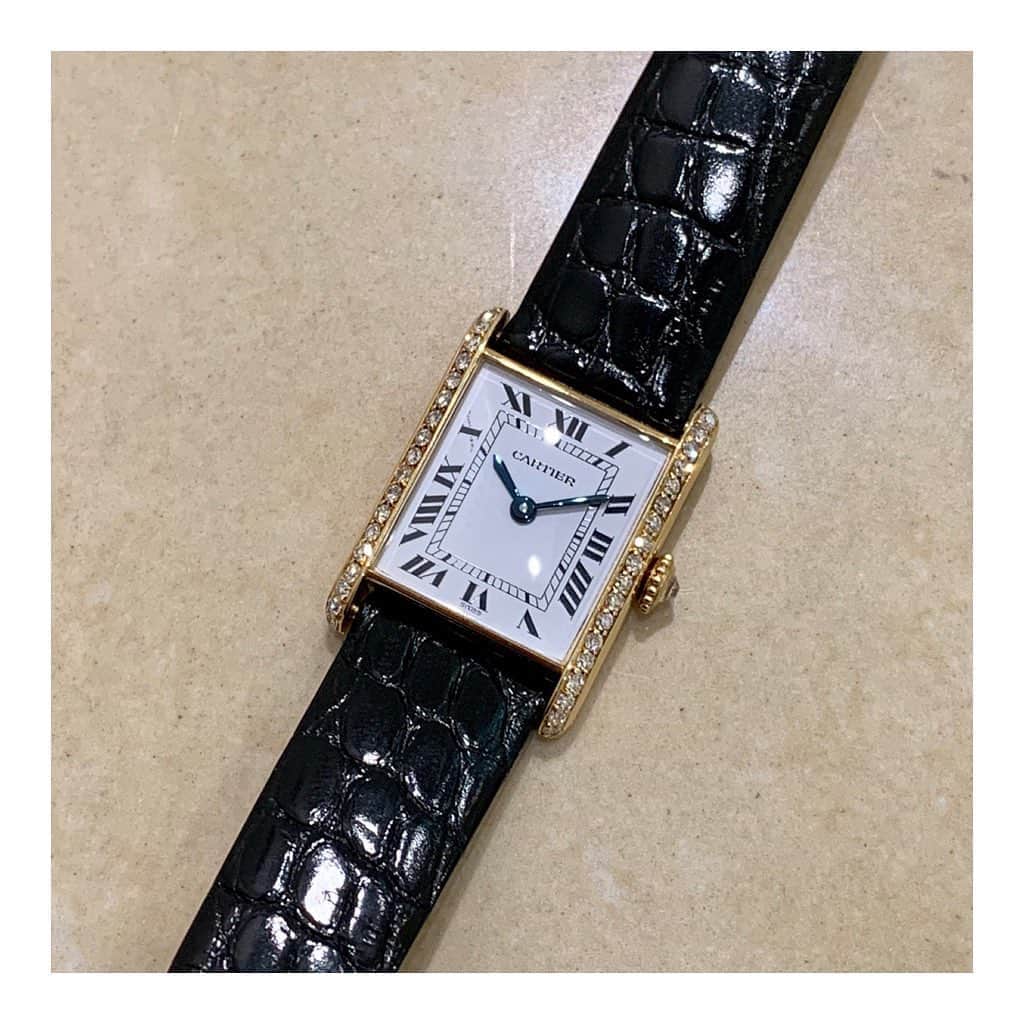 HIROBさんのインスタグラム写真 - (HIROBInstagram)「-HIROB池袋- VINTAGE Cartierをご紹介致します！  新たにダイヤ付きのmini TANKが1点入荷致しました！  PRICE 　 ¥555,000＋TAX  店舗からの通販対応も可能でございます！ 気軽にお問い合わせくださいませ。  お問い合わせ﻿ tel:03-5954-8101﻿ ﻿ #hirob﻿ #hirobikebukuro﻿ #baycrews﻿ #watch #cartier #vintage #morellato #cassis #fashion  #ヒロブ﻿ #ヒロブ池袋﻿ #ベイクルーズ #時計 #ヴィンテージ #カルティエ #ファッション #腕時計 #クラシック #カシス #モレラート  #观看﻿ #酿酒」8月31日 19時43分 - hirob.jp