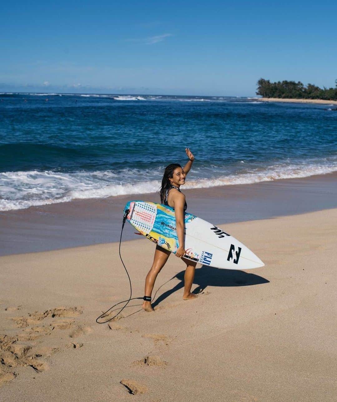 松田詩野さんのインスタグラム写真 - (松田詩野Instagram)「🦕🦕💙👋🏻 pic @andrew_schoener   #yusurfboards #aerotech #bravo #surf」8月31日 19時52分 - shinomatsuda