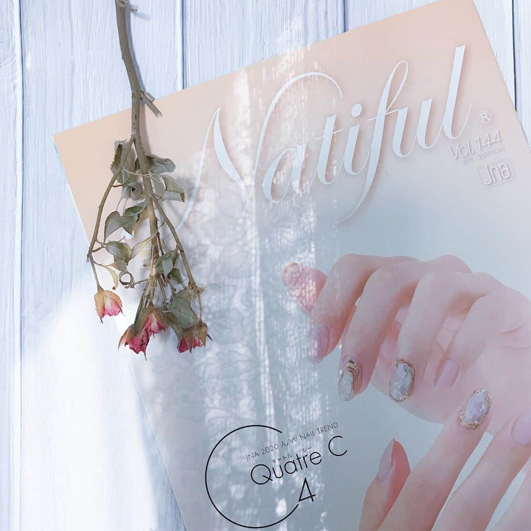 なかやまちえこのインスタグラム：「Natiful vol.144 #ネイル雑誌 #jna会報誌 #ネイル #nail #gelnails #ジェルネイル」