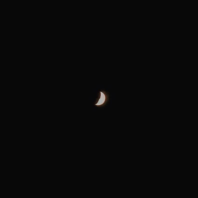 久保陽香さんのインスタグラム写真 - (久保陽香Instagram)「﻿ ﻿ 一週間前に見た﻿ お月さんの横顔が綺麗でした﻿ ﻿ ﻿ #三日月﻿ #🌛﻿ #🌙」8月31日 19時54分 - kubo_haru