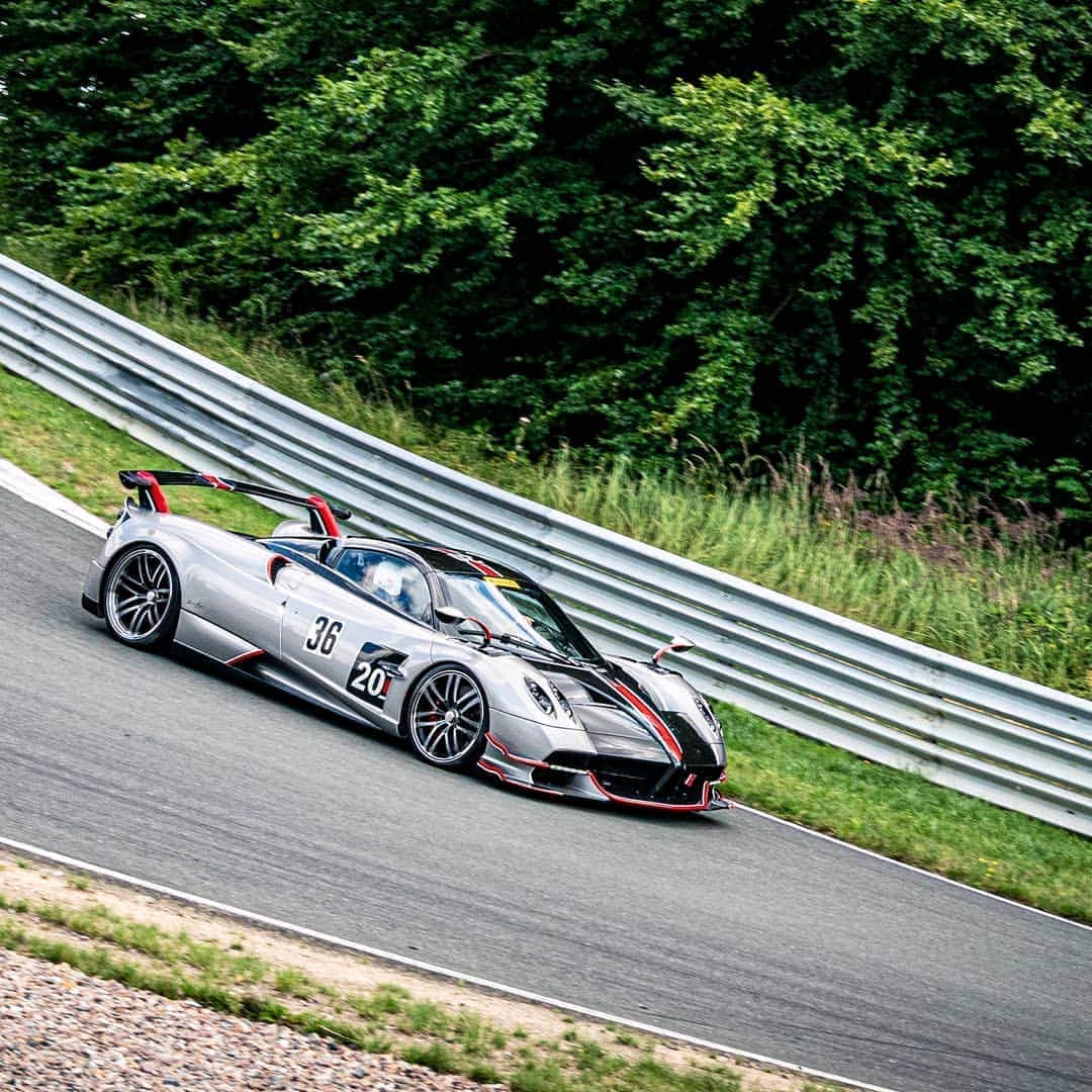 パガーニ・アウトモビリのインスタグラム：「Full throttle, in no time! Thanks to the Pagani V12, the Roadster BC is a beast on the racetrack, with more than 800 hp and 1050 NM torque already at 2,000 rpm. ⠀ With @doerrgroup at @BILSTERBERG⠀ ⠀ #pagani #huayra #roadsterbc」