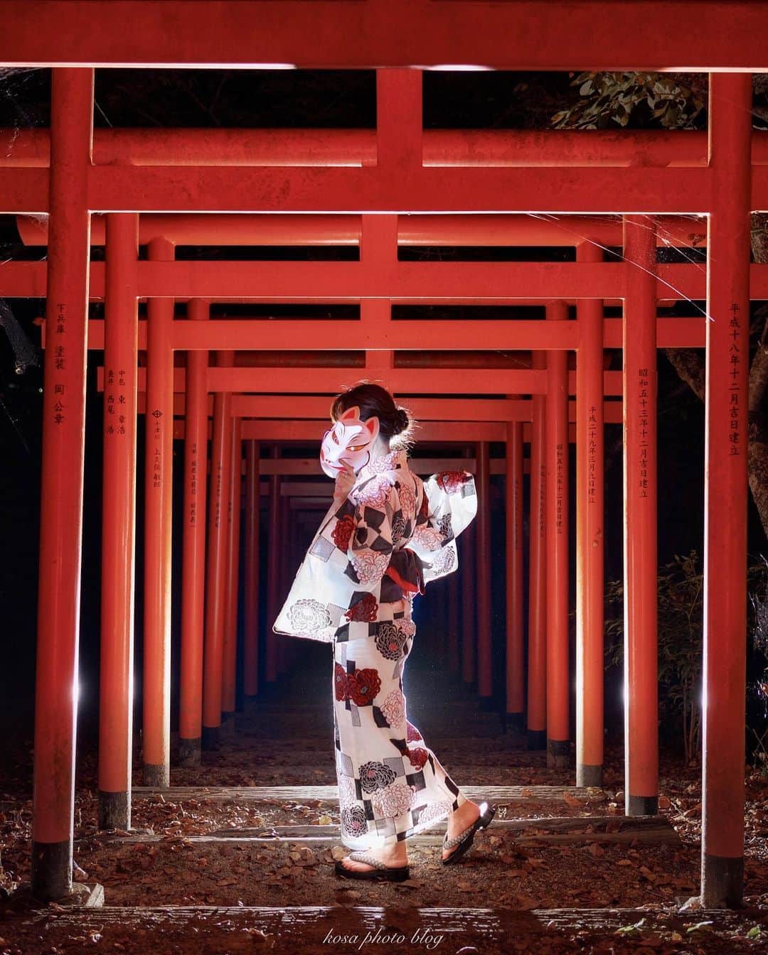 のインスタグラム：「夏の夜に 日中は暑いので夜の撮影の方が楽ですね😊 久しぶりにオフストロボで📸 . Location:和歌山 Wakayama / Japan🇯🇵 Date:2020年8月 . #art_of_japan_ #tokyocameraclub #dpj_member #灯りフォト部 #TandDフォトコンテスト2020 #try #今こそ写真でつながろう #sbiいきいきフォトコンテスト2020 #japan_of_insta #japan_night_view_member #Rox_Captures #kf_gallery_vip #insta_wakayama #グッドトリップ和歌山 #かつらぎーの #ap_japan_ #LBJ_Legend #1x_japan #IGersJP #retrip_nippon #IG_PHOS #photo_jpn #ptk_japan #pt_life_ #bestjapanpics #light_nikon #special_spot_legend #広がり同盟メンバー #colore_de_saison #japan_bestpic_」