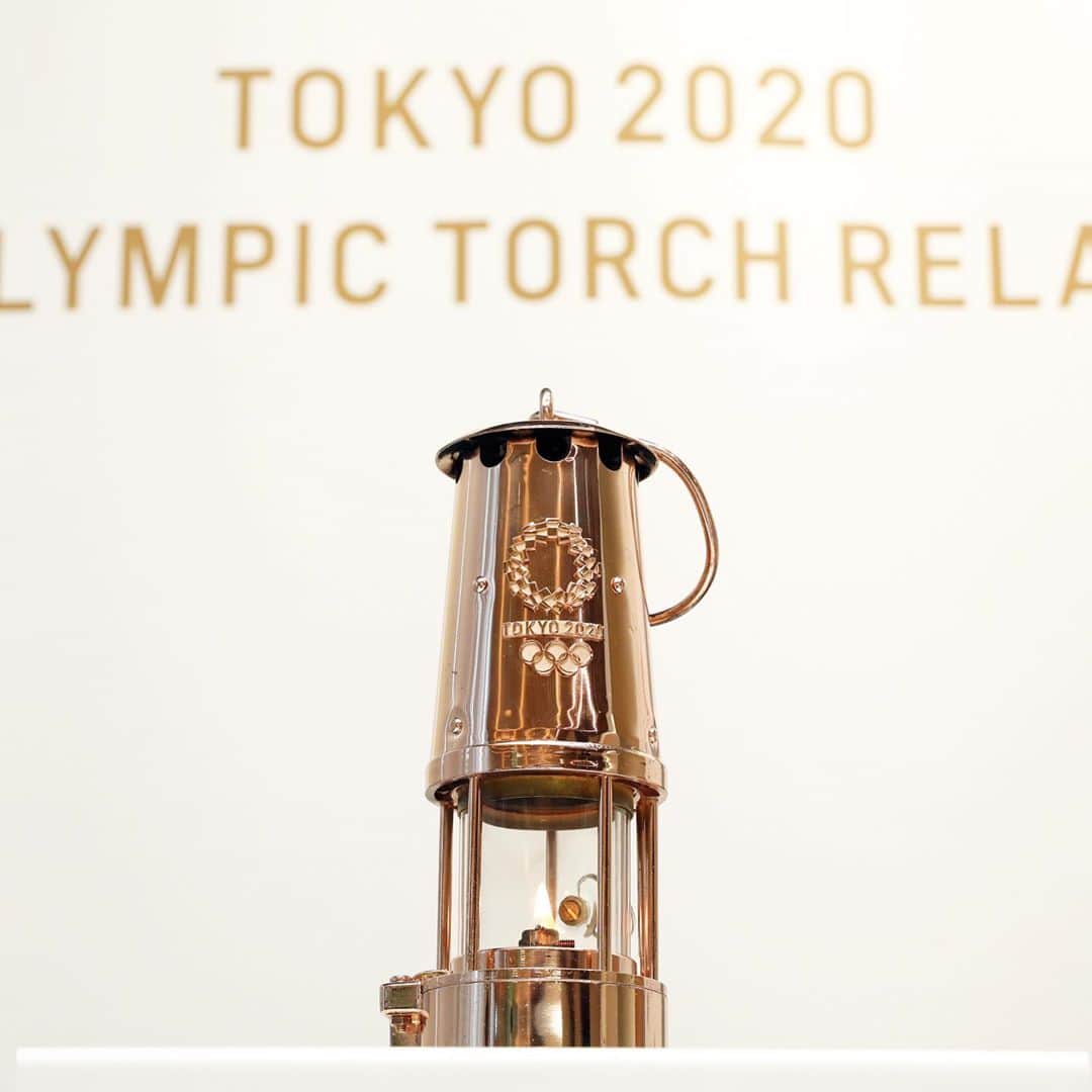 2020年東京オリンピックのインスタグラム：「The Olympic flame 🔥 which lit up the Olympic Stadium for our #1YearToGo event on 23 July will be on display at the Japan Olympic Museum from 1 September.    This display is open to the public.  #HopeLightsOutWay #聖火リレー  📸 by Tokyo 2020 / Shugo TAKEMI」