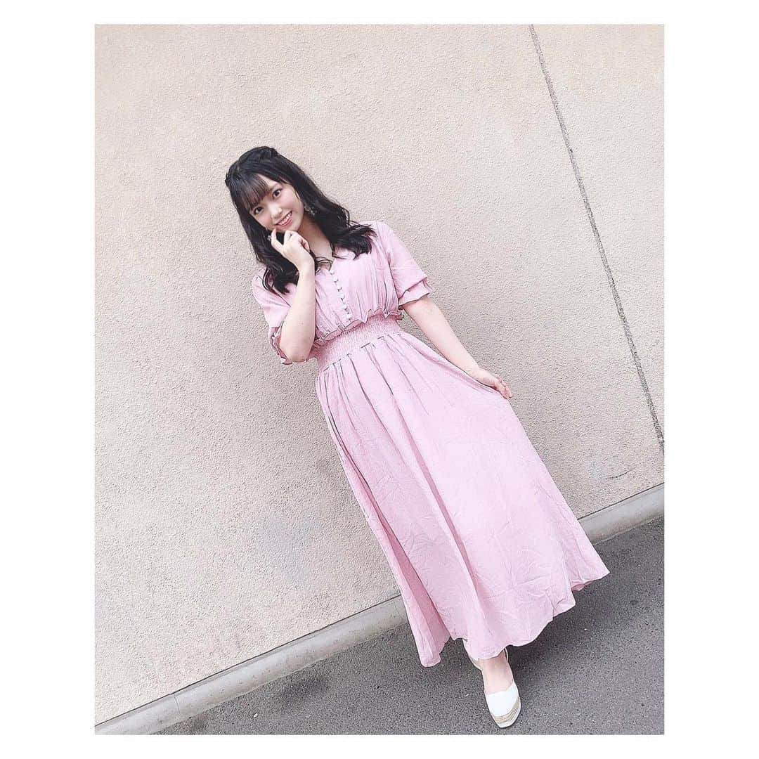 岩田陽菜さんのインスタグラム写真 - (岩田陽菜Instagram)「昨日のオンラインサイン会のお洋服〜💞💓﻿ ﻿ 2日間楽しかったですっ！！！☺️﻿ ﻿ いっぱい、いっぱいありがとう。﻿ また一緒に思い出作っていきたいなぁ(/*´ `)/♡﻿ ﻿ #STU48#アイドル#私服#ワンピース#pink#GRL#サンダル#CELFORD#summerfashion#ヘアアレンジ #くるりんぱ」8月31日 20時11分 - hina_naso_stu48