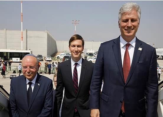 イヴァンカ・トランプさんのインスタグラム写真 - (イヴァンカ・トランプInstagram)「This morning’s Historic Israel-Abu Dhabi commercial flight, the first ever, flew over Saudi airspace.   The word “Peace” was written on the plane in Arabic, Hebrew and English to honor the occasion giving a new meaning to the traditional greeting of 'go in peace.’ 🕊🕊🕊」8月31日 20時13分 - ivankatrump