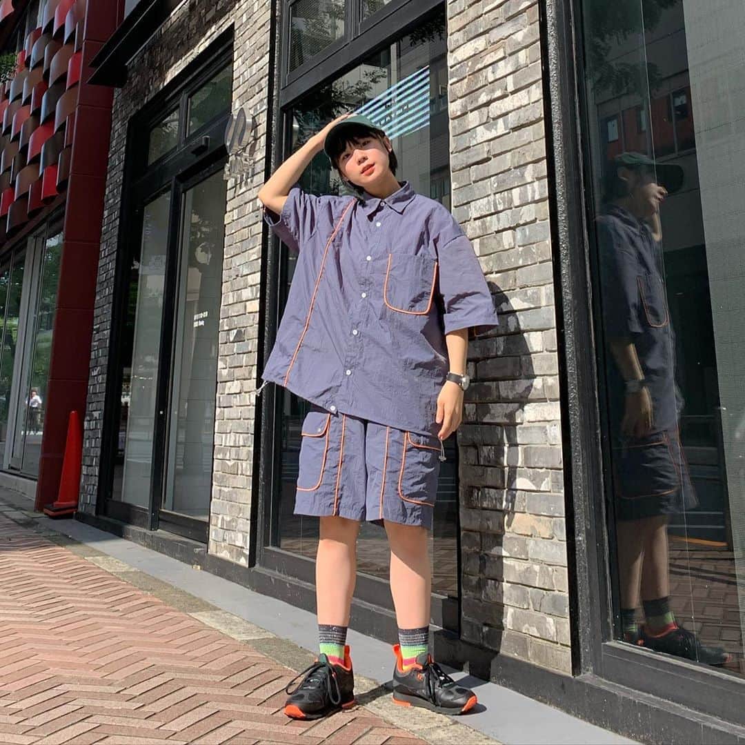 のインスタグラム：「カッコ良くて楽すぎるセットアップ！グレーと迷ってネイビーに！！二色欲しかったけど我慢😂 . セットアップ：#albedo キャップ：#so_C_hu 時計：#lobor スニーカー：#reebok  . 夏のメンズライクコーデすごく好きです。 . .」
