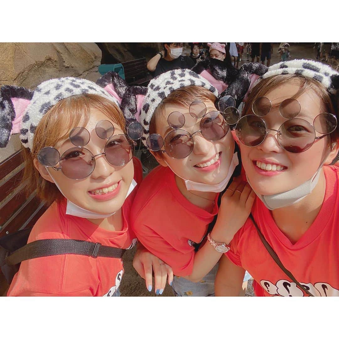 持田早智のインスタグラム：「時差投稿ってやつ。 . マスクディズニー🐭🏰 . お前ら最高だせ！うぉー！って出来んかった。肉巻き売ってなかった。雨やばすぎて、びちゃびちゃのお肉食べた。笑 . 要約するとたのしかった。 . そして前髪が迷子。 . #時差投稿 #TDS」