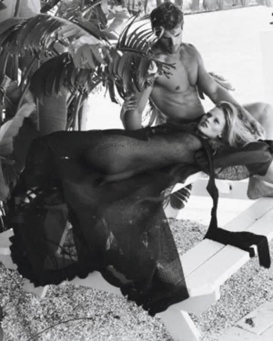 アレクシマビーユのインスタグラム：「Throwback @lara_stone  dressed by me @alexismabille shot by amazing @bruce_weber styled by @alexwhiteedits for @wmag shot in #2008 #bruceweber #wmagazine #alexismabille #larastone #net #nethood #hautecouture #miami #amazingday #memories #iconicpicture」