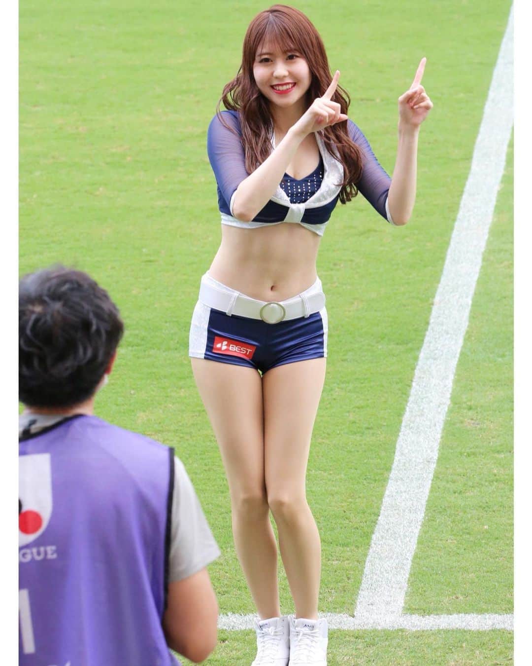 チアガール 福岡トヨタ KANAさんのインスタグラム写真 - (KANAInstagram)「11連戦を全力で闘うアビスパ福岡に エールを送り続けましょう📣✨  本当にハードなスケジュールだと思います。 コンディションを整えるのもむずかしいはずです。 私たちチアリーダーにできる事はエールを送り続けること ...