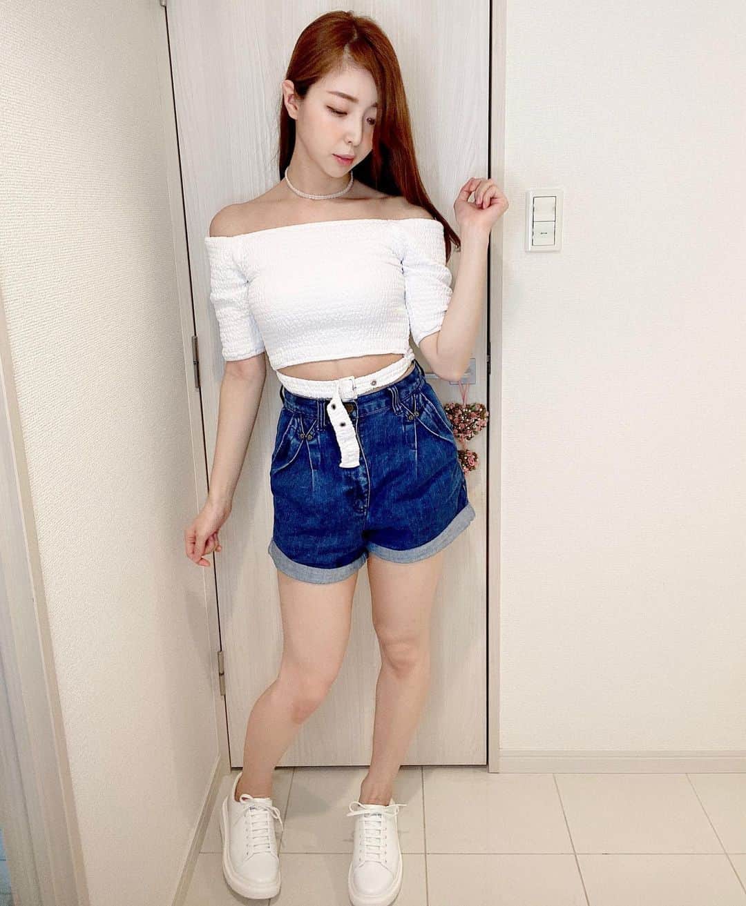 みゅうみゅうのインスタグラム：「. . . . 明日はお仕事。 . 早めに寝て明日に備えたいと思います。 . おやすみなさい…⭐️ . . #ショートパンツ #夏コーデ #darich #snidel #lilybrown  #p31 #summerfashion  #8月も終わり  #おつかれさまでした」
