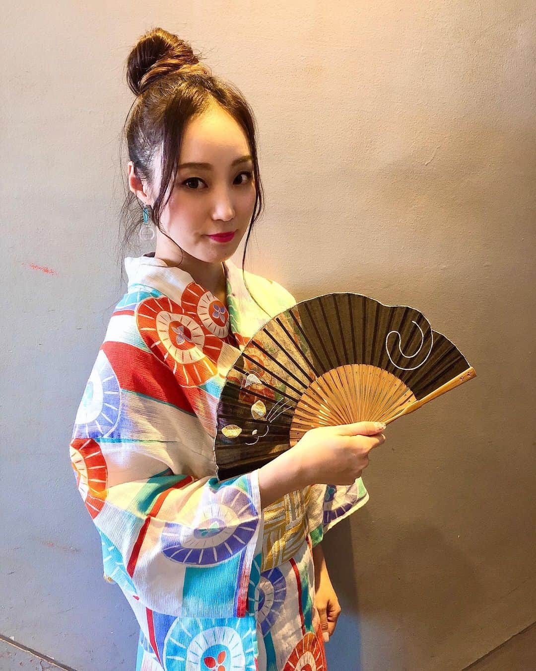 NOHANAのインスタグラム：「撮影のために30分ほど着た今年の浴衣👘 見納めください🥺🤍 ・ #yukata #summer #japanesegirl #浴衣 #夏 #扇子 #猫 #お団子ヘア #浴衣女子」