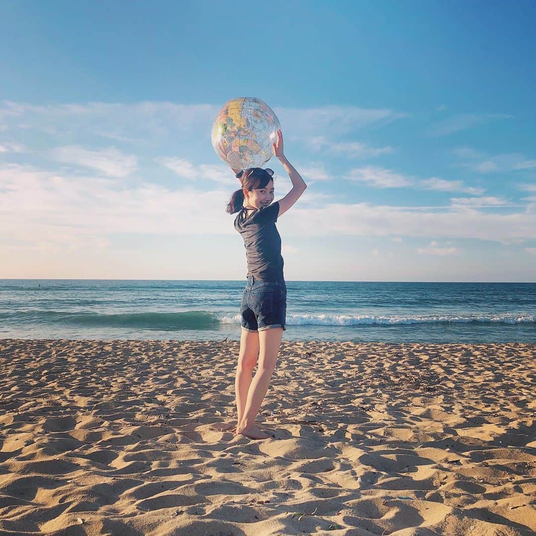 末井櫻子のインスタグラム：「🏖 ． ． お久しぶりです☺︎ ． 気付いたら丸々１ヶ月投稿してませんでした🤭笑 ． ． 毎日暑いですが皆さんお元気ですか〜 ． 私は先日海に行ってきました🐬 京都の海はもの凄く綺麗でした♡ ． ． ．　　 #いつもメッセージありがとうございます👶🏻 #お返事できない時もありますが読んでます♡  #熱中症にお気をつけて☀️」