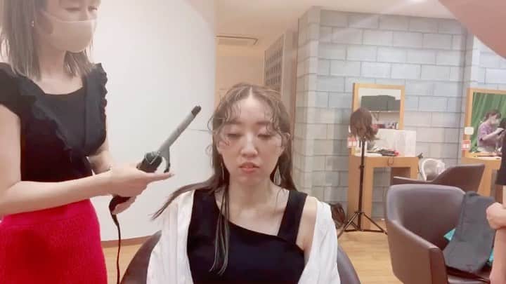 のインスタグラム：「* *  #N.つけて、  前髪巻いて、  アクセ付けて、  #moiimist だけ。  #お客様を可愛くしてね #って勉強会 #ココロヘアー #アレンジ #arrange #hairarrange  #cocolohair」