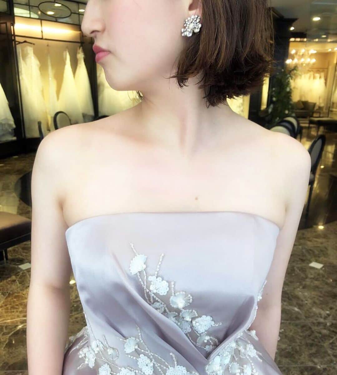 Dresses (ドレッシーズ)さんのインスタグラム写真 - (Dresses (ドレッシーズ)Instagram)「【Leaf for Brides(リーフフォーブライズ)のカラードレスまとめ】 ”日本の花嫁さまがもっと素敵に、もっと輝きを放つように” そんな思いを込めて作られた  @leafforbrides のドレス。 特に人気が高いのはフェミニン要素が詰まったカラードレス✨✨  インポートドレスとまた違い、日本の花嫁様の体型や肌の色、もちろん好みも含めてデザインされています。 お気に入りドレスは保存してチェックしてくださいね。  その他の @leafforbrides のドレスは #leafforbrides_dresses  よりご覧いただけます💖  ドレスのお問い合わせは@dresses_weddingdress にDM💌 Dresses割引ございます。 ※諸条件あります お気軽にお問い合わせくださいませ。 ------------------------- ドレスは絶対に後悔したくない方の為の結婚式場紹介サービス始めました！  #ドレス選びから始める結婚式場探し @dresses_weddingdress のInstagramに掲載している #antonioriva や #mirazwillinger など、インポートウェディングドレスがお得になります✨ おしゃれな花嫁様のための式場紹介サービスです♡  紹介会場一覧▶@dresses_weddingdress Top のURLより Instagram▶ @dresses_concierge  ドレスを後悔したくない方、好きなドレスをお得に着たい方、DM にてお気軽にお問い合わせください♡   #ドレッシーズ #プレ花嫁 #カラードレス #カラードレス迷子 #大人花嫁 #ホテルウェディング #カラードレスブルー  #カラードレスグリーン #カラードレスイエロー #ニュアンスカラードレス #リーフフォーブライズ」8月31日 20時42分 - dresses_weddings