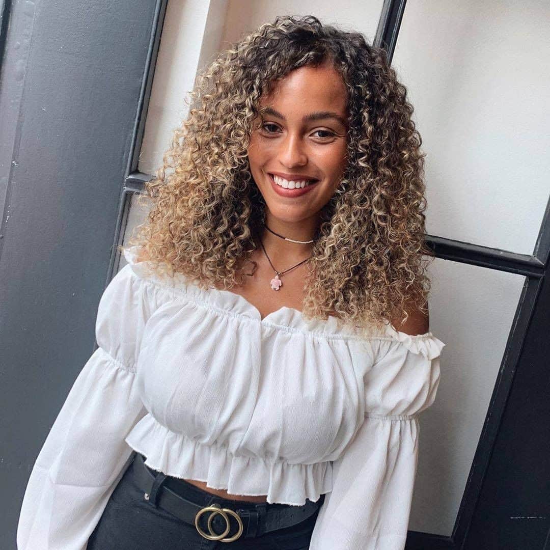 ghd hairさんのインスタグラム写真 - (ghd hairInstagram)「Perfect beautiful, natural curls with the #ghdhelios and diffuser ✨ We love this pic from the always-amazing @thewindowamsterdam 🙌​  #ghd #ghdhelios #goodhairday #naturaltexture #curlyhair #naturalcurls #hairinspo #hairenvy #hairhacks」8月31日 20時53分 - ghdhair