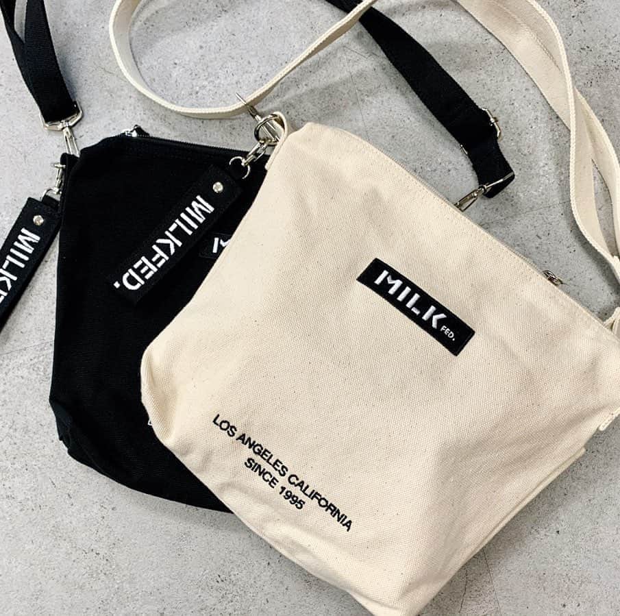 のインスタグラム：「＼EMBROIDERED BAR ﻿ DAILY SHOULDER SMALL BAG／﻿ ﻿ 新作！予約受付中！ ﻿ 収納スペースはジップ開閉﻿ お洋服に合わせて選べる7色♥️﻿ ユニセックスデザインなので﻿ 男性にも使って欲しいアイテム！ 季節問わず長く愛用出来ます💕﻿ ﻿ ストーリーズで商品情報をチェック🏷✔︎ ﻿ ﻿ ┈┈通販サイトはこちら┈┈﻿ ・Official online store calif﻿ ・ZOZOTOWN ﻿ 悩んだときはお気に入り登録！﻿ ┈┈┈┈┈┈┈┈┈┈┈┈┈﻿ ﻿ #milkfed #milkfedjp﻿ #ミルクフェド ﻿ #ガーリーストリート」