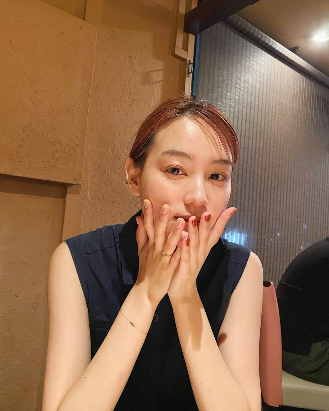 花山瑞貴さんのインスタグラム写真 - (花山瑞貴Instagram)「ネイルも変えてまつ毛もクリンとしたよin焼肉屋」8月31日 20時57分 - mi_smile25