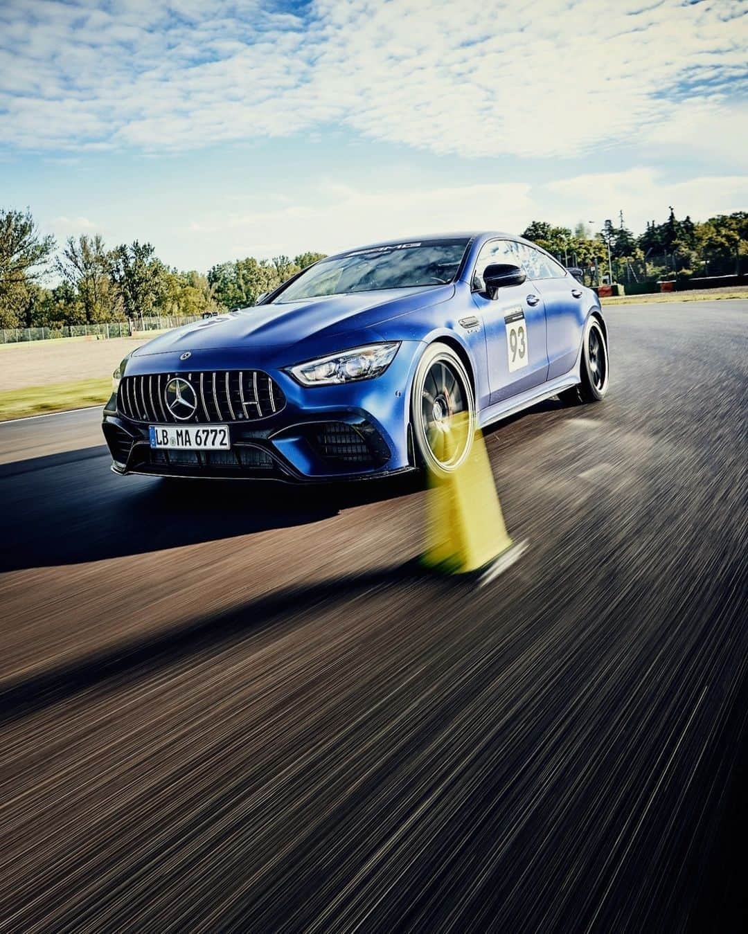 Mercedes AMGさんのインスタグラム写真 - (Mercedes AMGInstagram)「Get ready for a ride with the #WorldsFastestFamily. Further details will be released soon, stay tuned! amg4.me/AMGExperiences0820  #drivingperformance #MercedesAMG #AMGexperiences #Power #Passion #Mercedes」8月31日 21時00分 - mercedesamg