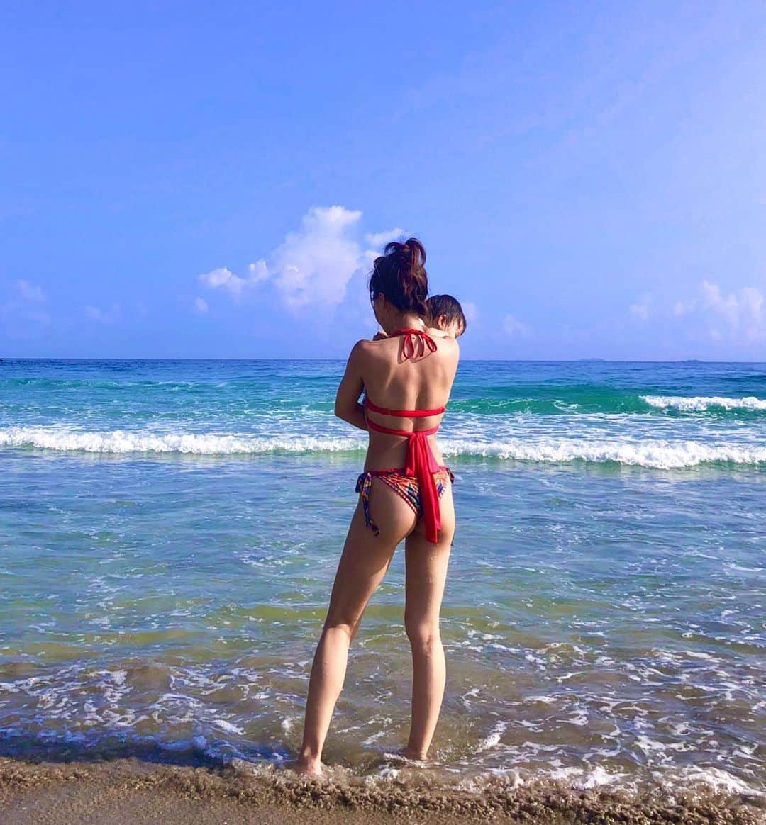 DJ YURiAのインスタグラム：「🌞🌞🌞﻿ ﻿ ﻿ Goodbye August.﻿ It was a different summer than usual, but I had a lot of time with my family.﻿ ﻿ ﻿ ばいばい8月🥺﻿ いつもと違う夏だったけど﻿ 家族との時間をたくさん過ごせました☺️﻿ ﻿ ﻿ ﻿ #mylittlegirl﻿ #16monthsold﻿ #下田﻿ #白浜﻿ #生後16ヶ月﻿ #1歳4ヶ月﻿ #べいびーすぅ﻿ #むちむち﻿ #新米ママ﻿ #女の子ママ﻿ #赤ちゃんのいる生活﻿ #ママリ﻿ #キッズコーデ﻿ #成長記録　﻿ #ポートレート﻿ #タビジョ #夏の思い出」
