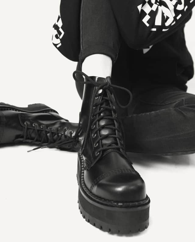 アンダーグラウンドのインスタグラム：「Amber wears the Original Steel Cap Stormer Boot- this is the 8 eyelet option from the Underground Steel Cap family and built on a single, double or triple rubber sole.⁠ ⁠ Available from our online store and selected stockists.⁠ Algender.⁠ ⁠ ⁠ ⁠ #UndergroundEngland #UndergroundShoes #Underground #SteelToe #SteelToeBoots #SteelCaps #SteelCapBoots #LaceUpBoots #algender #Comabtboots #militaryboots #grungeboots #Steelcapboots #steelcaps #combatboots #grungeboots #militaryboots #leatherboots」