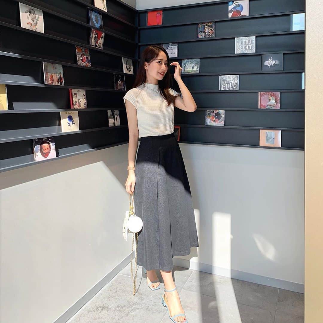 ハンナミのインスタグラム：「🧡 デニムスカートお気に入り :) ニットは今週末に 再販予定です 🌛✨  벌써 9월이라니,, 가을준비도 열심히 !」