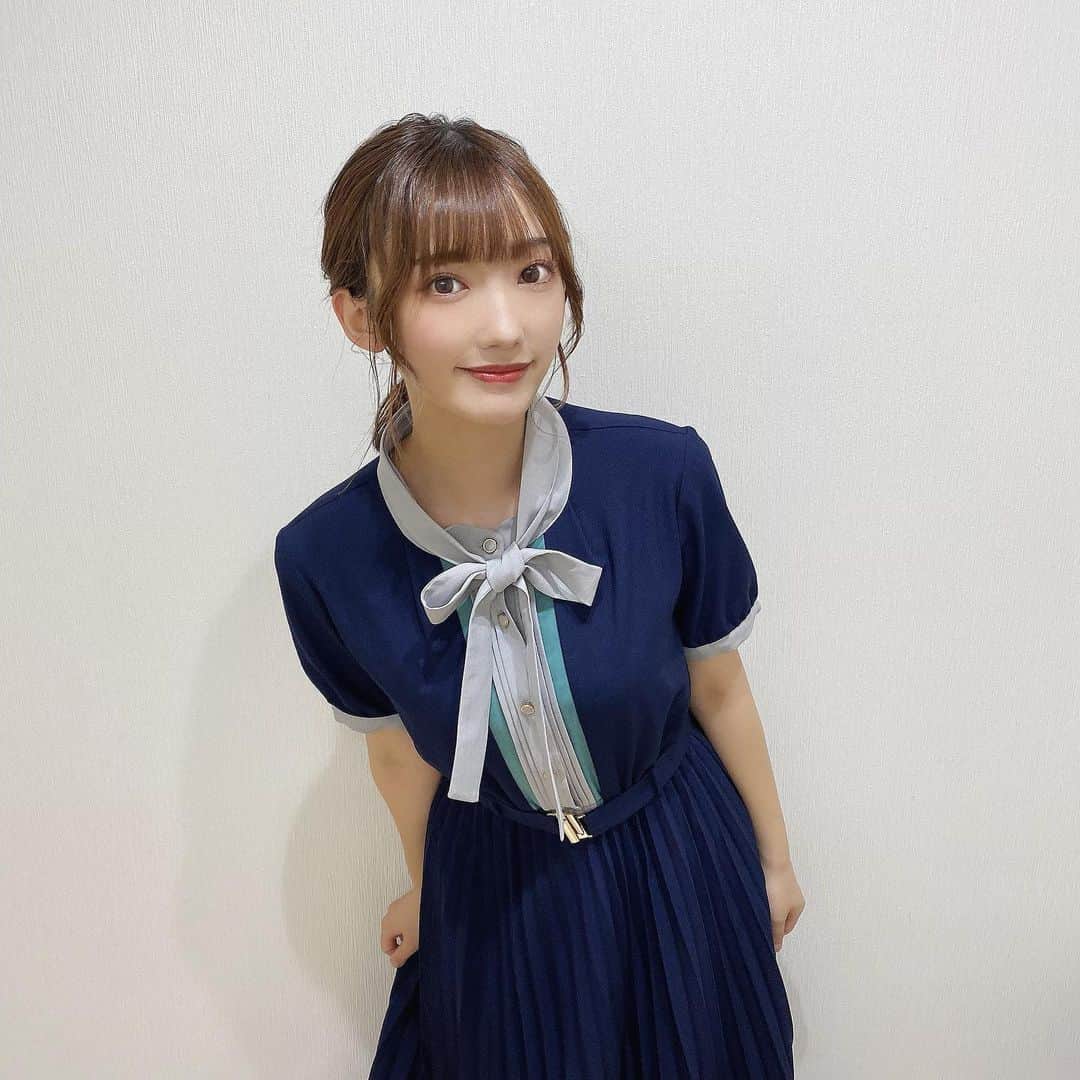 相澤瑠香のインスタグラム：「8月もありがとうございました～～。 無料屋で着たワンピース、お気に入り☺︎  #august #ワンピース #redyazel #ヘアアレンジ #ハーフアップ #私服」