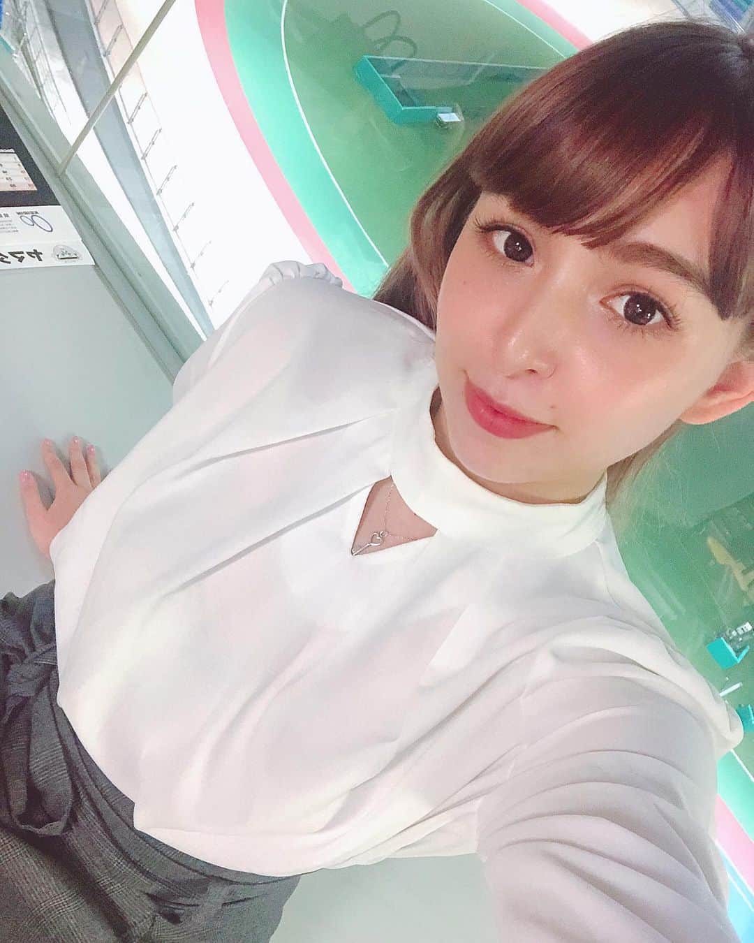 アイシスのインスタグラム：「8月28日～30日 前橋競輪F2ナイター 山口シネマ杯 ありがとうございました🙇‍♂️✨  はじめての本放送の 中継のメインキャスター どきどきでしたが、 皆さんのあったかい応援のおかげで 無事三日間駆け抜けられました🥺💓  9月11日〜13日の開催でも メインキャスター 務めさせていただきます！！ 次回も何卒よろしくお願いします🙇‍♂️🙇‍♂️✨  #前橋競輪 #競輪 #KEIRIN #グリーンドーム #前橋ナイター競輪 #チャメット君 #まえばしめぐみ ちゃん #兄貴と姉貴 #本放送バージョンの滝澤 #こう見えてもね #work #競輪中継 #競輪中継キャスター #ナイター競輪 #メインキャスター #デビュー戦 #感謝 #二宮部長に感謝 #ケイリン女子部 #滝澤いしすと趣味の世界」