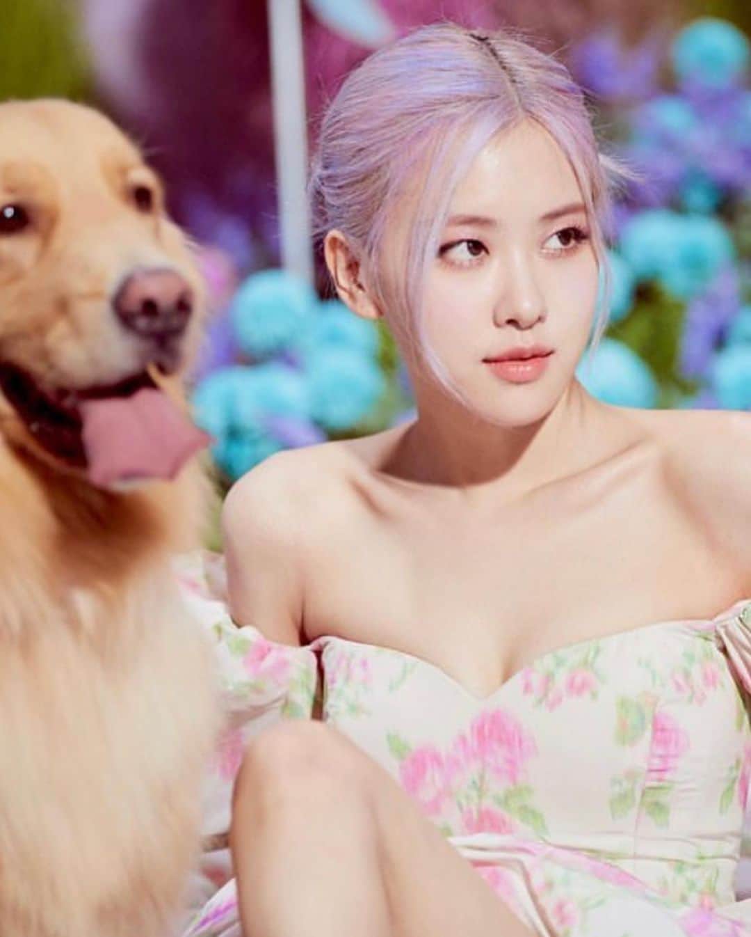 Moschinoさんのインスタグラム写真 - (MoschinoInstagram)「#Repost @roses_are_rosie ・・・ Icecream chillin with manjoo💗 #moschino @itsjeremyscott #blackpink #rosé」9月1日 2時36分 - moschino