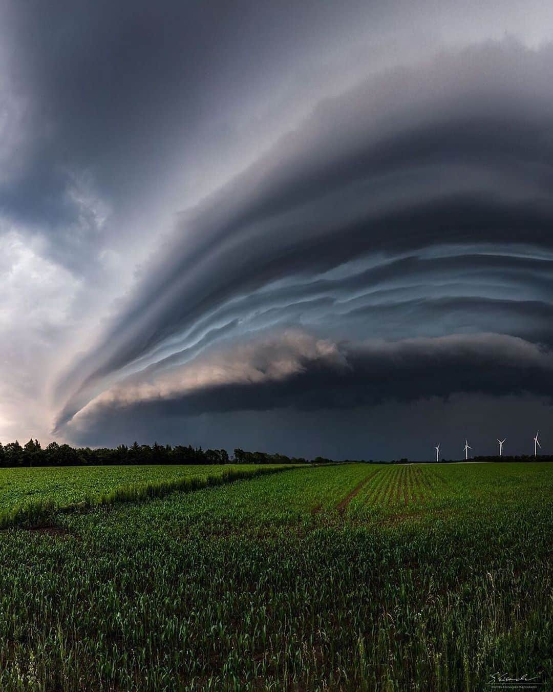 Canon Photographyさんのインスタグラム写真 - (Canon PhotographyInstagram)「Insane storm clouds in Germany ⚡️ Photography // @steffeneisenacher  #germany #stormchasing #clouds #lightning #thunderstorm」8月31日 21時15分 - cpcollectives