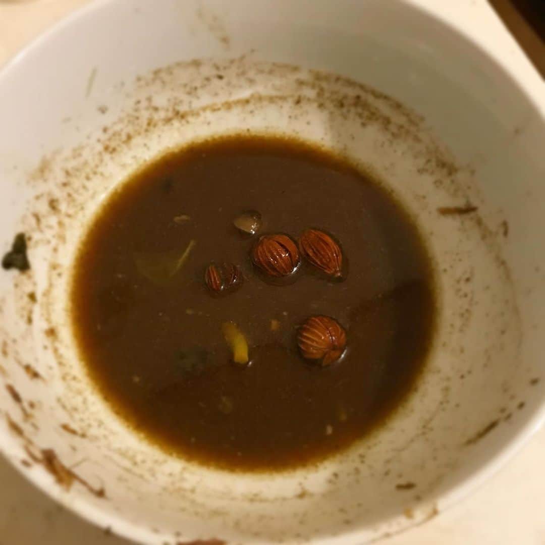 のインスタグラム：「完食♪ めちゃくちゃ美味かった！  #月桃料理 #豚の角煮 #月桃パウダー #月桃の実 #オクラ #シメジ #ウンナンヒャクヤク #長命草 #ニホンハチミツ #黒糖 #生姜 #料理酒 #みりん #圧力鍋」