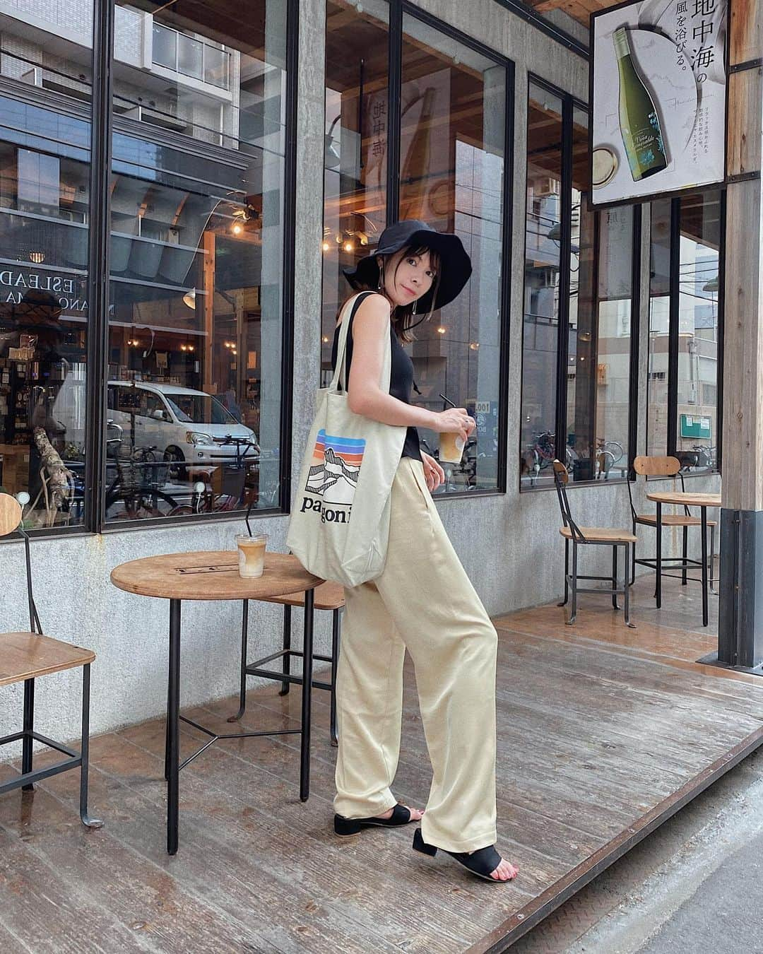 Yuika Matsuさんのインスタグラム写真 - (Yuika MatsuInstagram)「#outfit  . . 毎日少しでも外歩くだけで 滝のような汗がドバドバ . ちょっとでも気分あげたくて 自分のお気に入りスポットに 時間があったら寄るようにしてる✨ . . 最後のピースがホンマにダサい✌︎笑 . . . #アイスカフェラテ  気をつけないと1分ぐらいで飲みきる。 気をつけても5分で飲みきる。笑 . . . . #大人コーデ #大人カジュアル  #ootd#ootdfashion #outfit #ラスタル#rustal#patagonia」8月31日 21時23分 - yuika00802