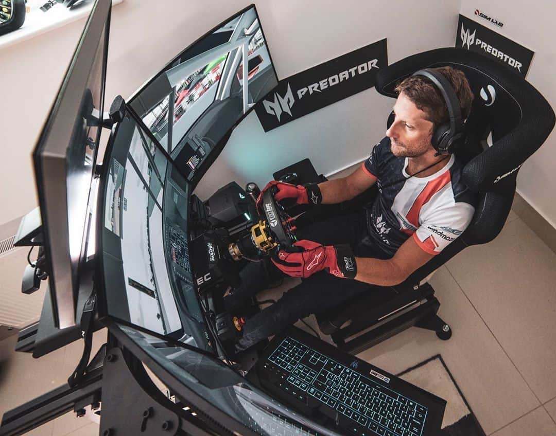 ロマン・グロージャンのインスタグラム：「Always racing 💯🏆🏁 @r8gesports  @simlab_eu  @predatorgaming  @cube.controls」