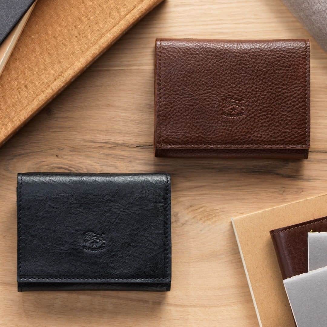 イルビゾンテのインスタグラム：「Elevate the every day with handcrafted small leather goods.  ☆ #ilbisonte #smallleathergoods #menaccessories」