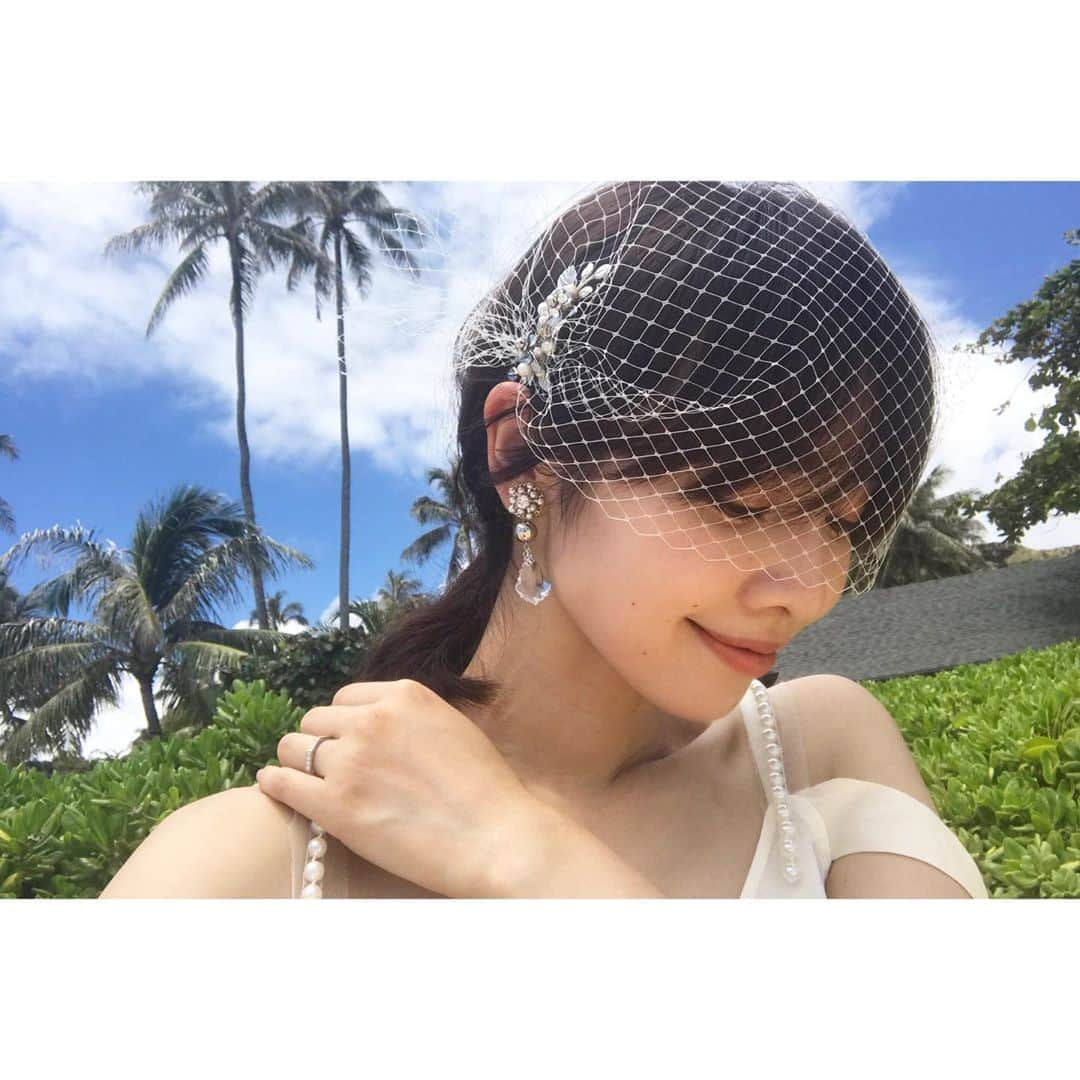 権藤朱実さんのインスタグラム写真 - (権藤朱実Instagram)「. 【Memories of Hawaii 】2017 ⚫︎ラニカイビーチ 初ハワイ上陸の理由・・・ふふふな撮影♡① オフショットありつつ。 しっかりショットあり。 いつの日か、またお披露目してみようと思います♡ #Hawaii #memories #travel #lanikaibeach #vacances #vacation #bridal #wedding #honeymoon #akephoto #akeHawaii #2017 #ハワイ #オアフ島 #旅行 #ラニカイ #ラニカイビーチ #ブライダル #ウエディング #遅めの新婚旅行 #楽しすぎた #感謝 #また行きたいな #次はいつ行けるんだろう #model #satorujapan #akemigondo  #モデル #サトルジャパン #権藤朱実 →@satorujapan_official @akemigondo ☑︎プロフィールのリンクにて、blog更新中！ My blog『ake photo』 →http://ameblo.jp/akemi-gondo/」8月31日 21時33分 - akemigondo