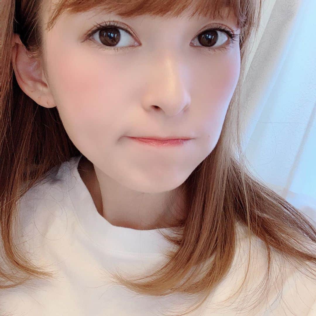 町田亜里香のインスタグラム：「コロナ禍で全然出掛けないので…🥺 ほんっとに写真がない🤳𓈒𓂂 ので最近の御飯を載せとくね𓏗𓏗 . 最近はインスタなども 出掛けてる人が多くてそろそろ いいのか。 嫌やてよ。と葛藤する日々です。 . . 韓国のスタバの集団感染や… やっぱり外でマスクを外して 飲食はリスクだなと感じたり🌀 いつまで続くんだよって感じよね😂 . そしてこの写真は裸眼になる𓏗𓏗ˎˊ˗ . . コロナ早くいなくなれーーー🥺！ . . #28歳 #ママ #裸眼メイク #裸眼  #コロナ禍 #夜ご飯レシピ  #夜ご飯記録  #コロナウイルスが早く終息しますように」