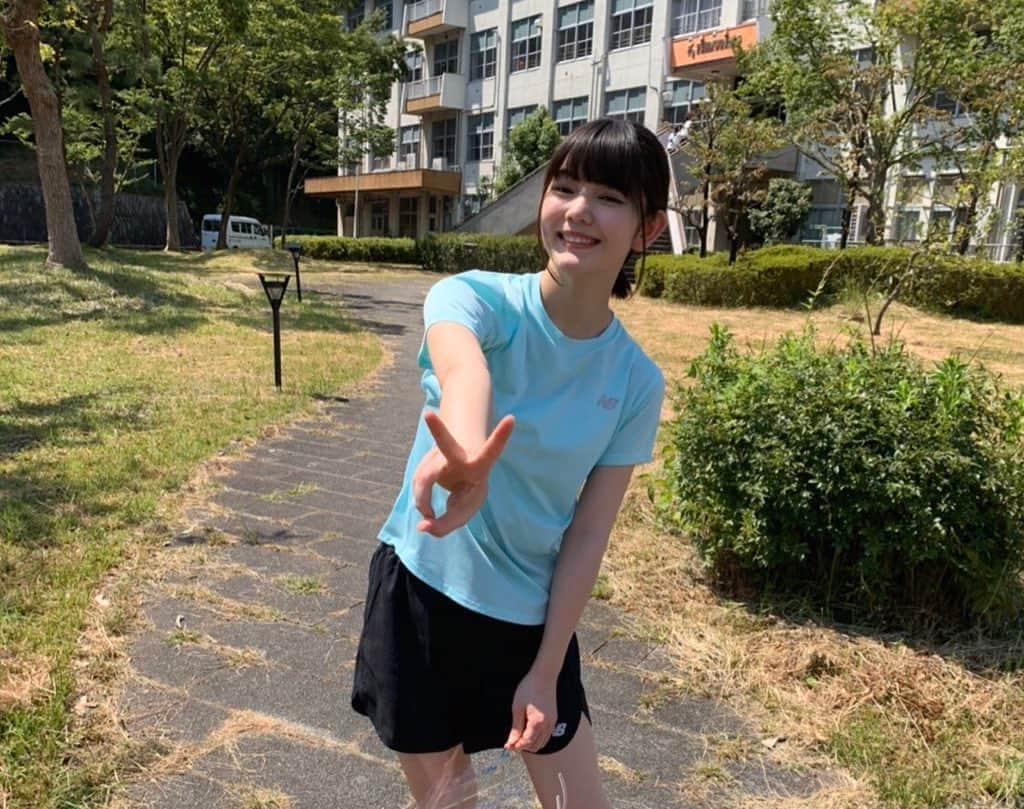 平塚日菜さんのインスタグラム写真 - (平塚日菜Instagram)「.  .  .  スカッとジャパン見てくださった方ありがとうございました❤︎  バレー部の部員役ということで動きやすい服装なのです🏐  ISSAさん演じる伊志嶺先生のおかげでスカッとした〜！🍃」8月31日 21時40分 - hiratsukahina